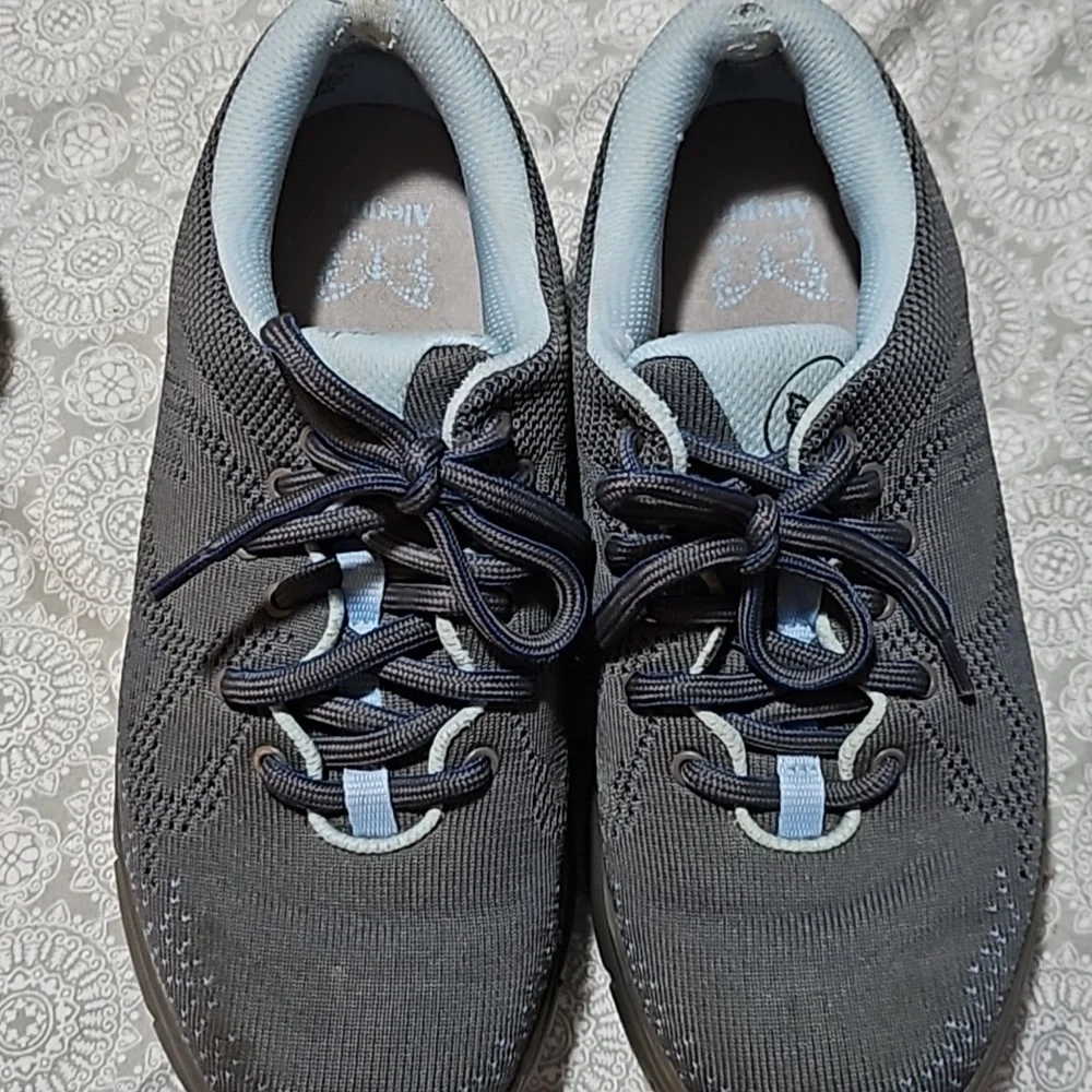 Shoes - Picture 1 of 3